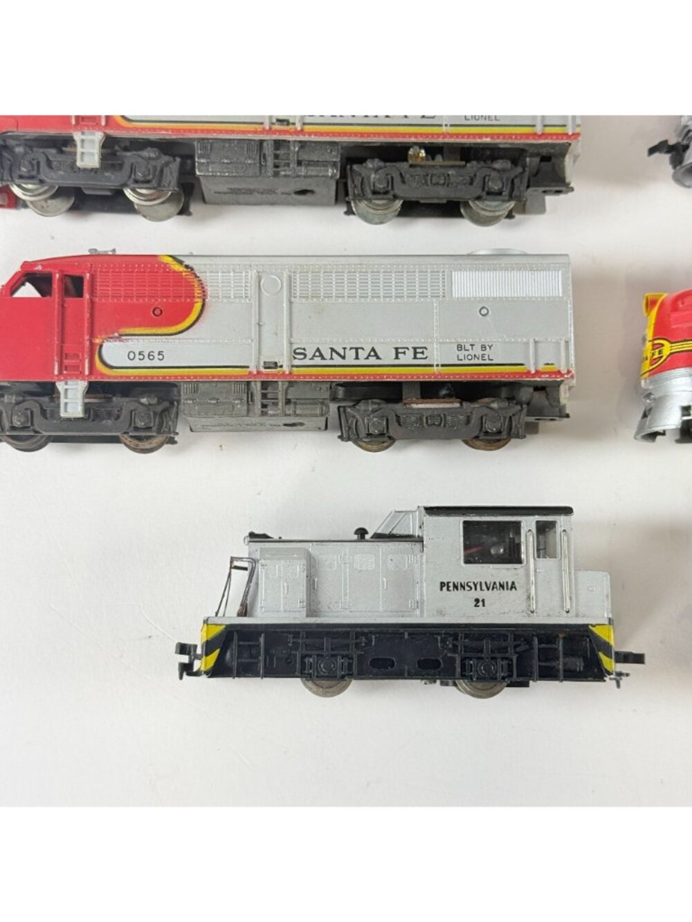 HO Locomotives Lot of 8 Santa Fe Burlington Rock Island & Others Parts As Is - Picture 3 of 10